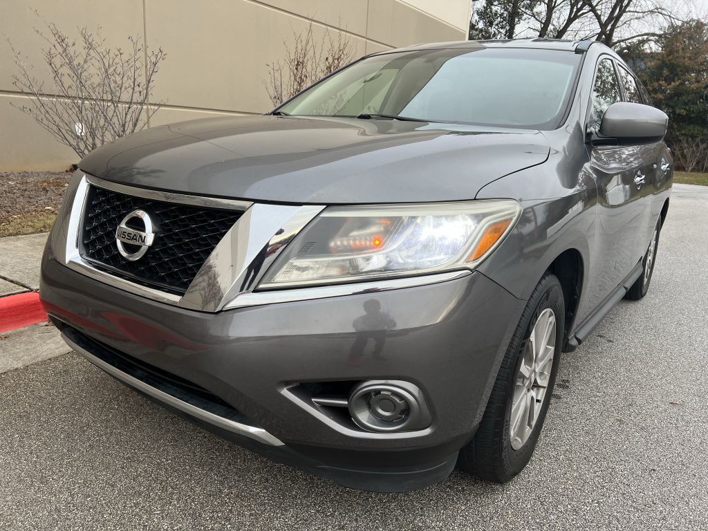 2015 Nissan Pathfinder Image 2