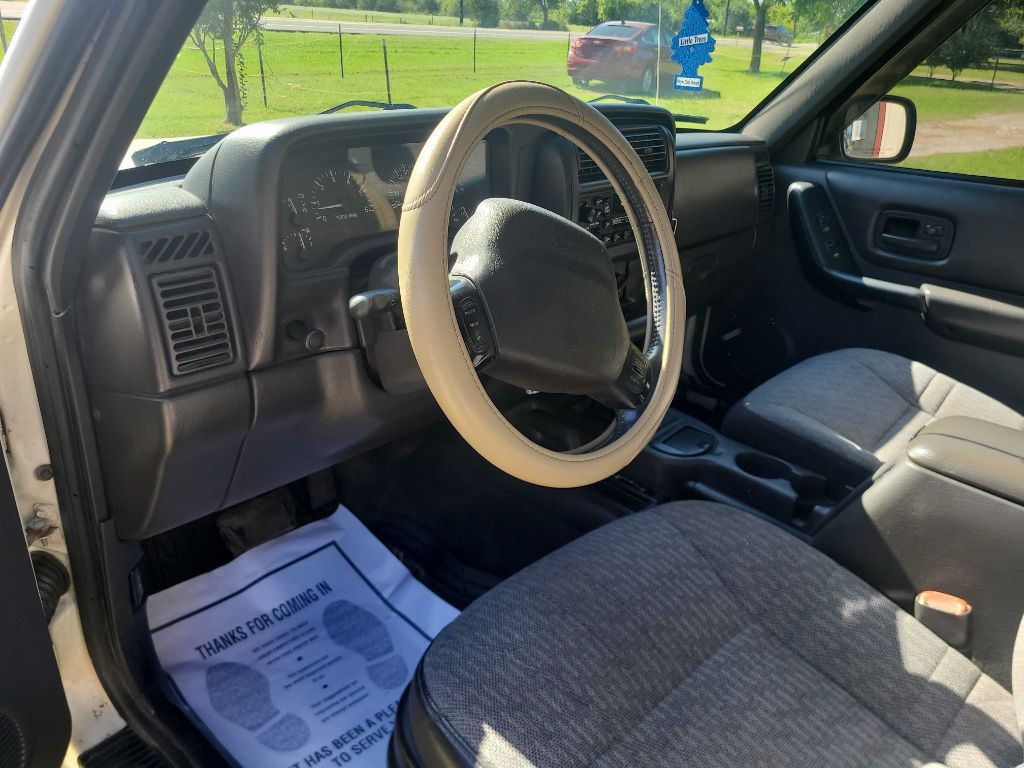 2001 Jeep Cherokee Image 10