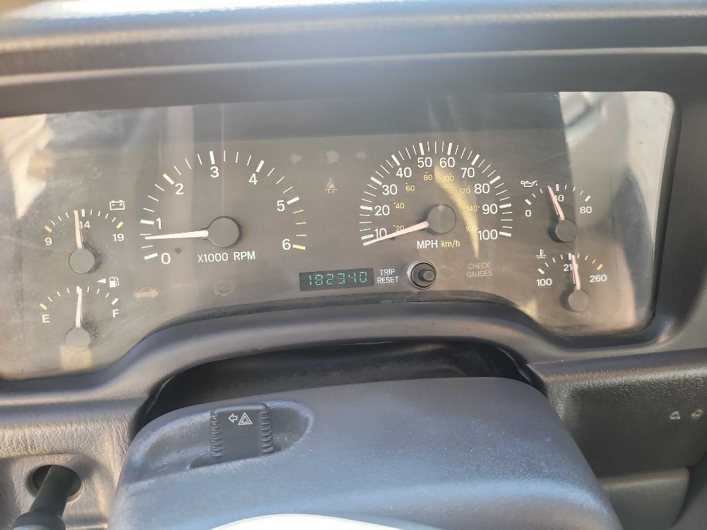 2001 Jeep Cherokee Image 11