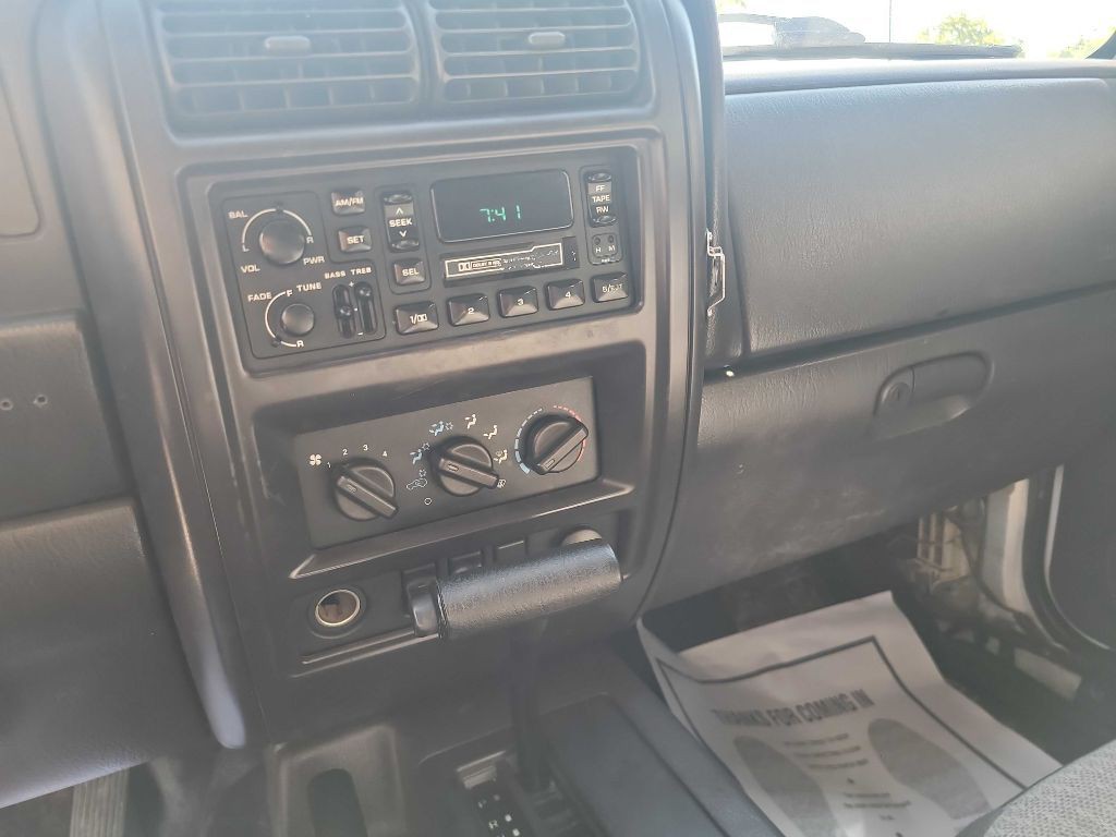 2001 Jeep Cherokee Image 12