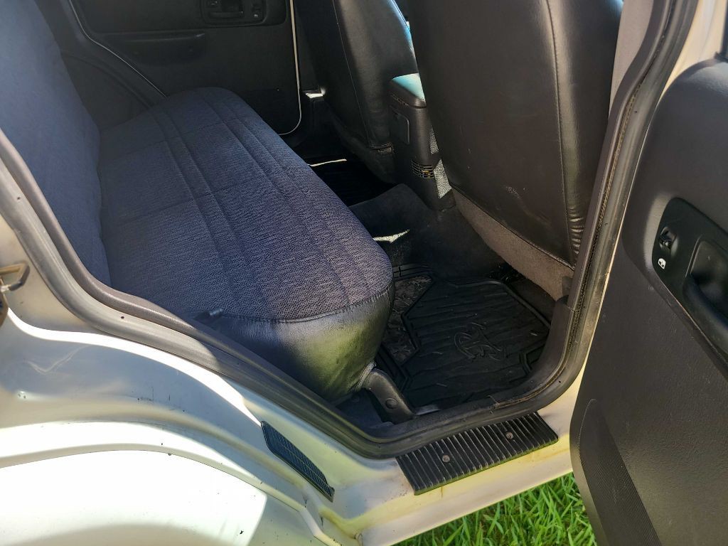 2001 Jeep Cherokee Image 24