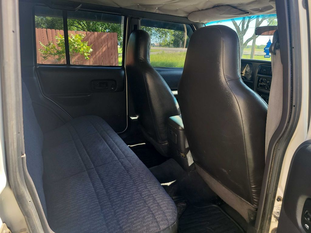 2001 Jeep Cherokee Image 25