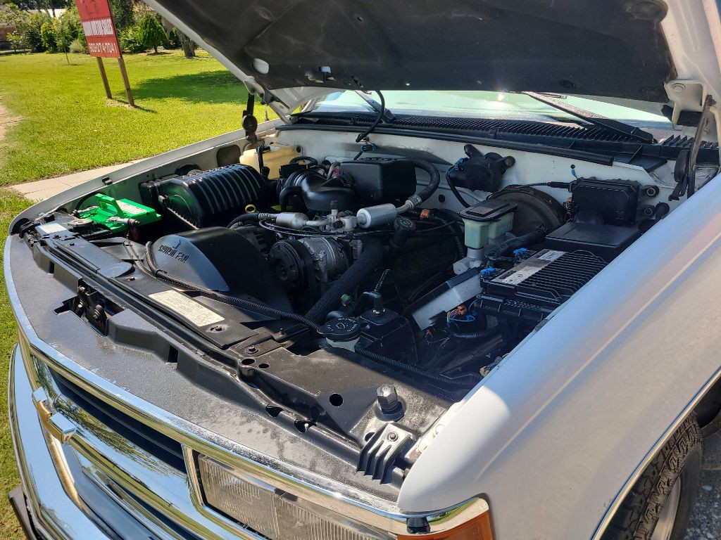 1999 Chevrolet Tahoe Image 1