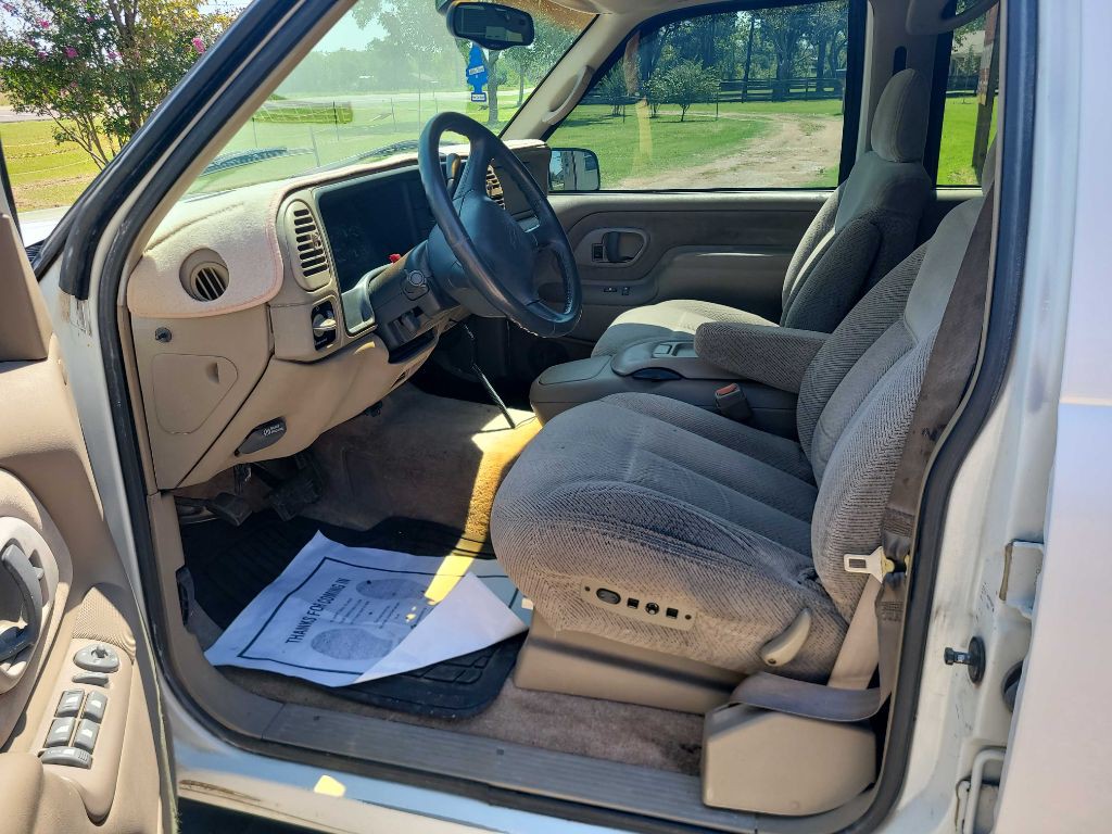 1999 Chevrolet Tahoe Image 10