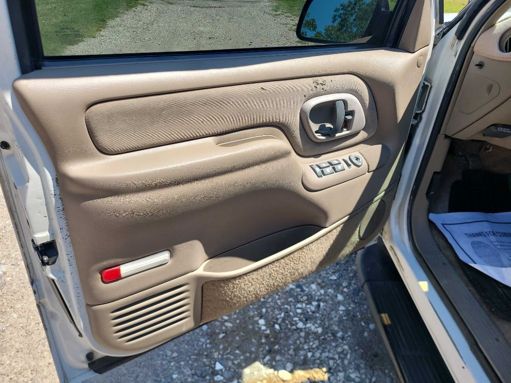 1999 Chevrolet Tahoe Image 13