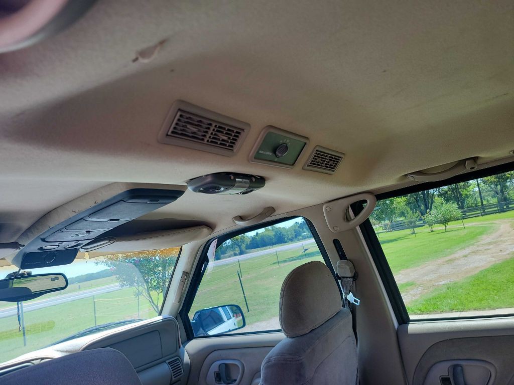 1999 Chevrolet Tahoe Image 17