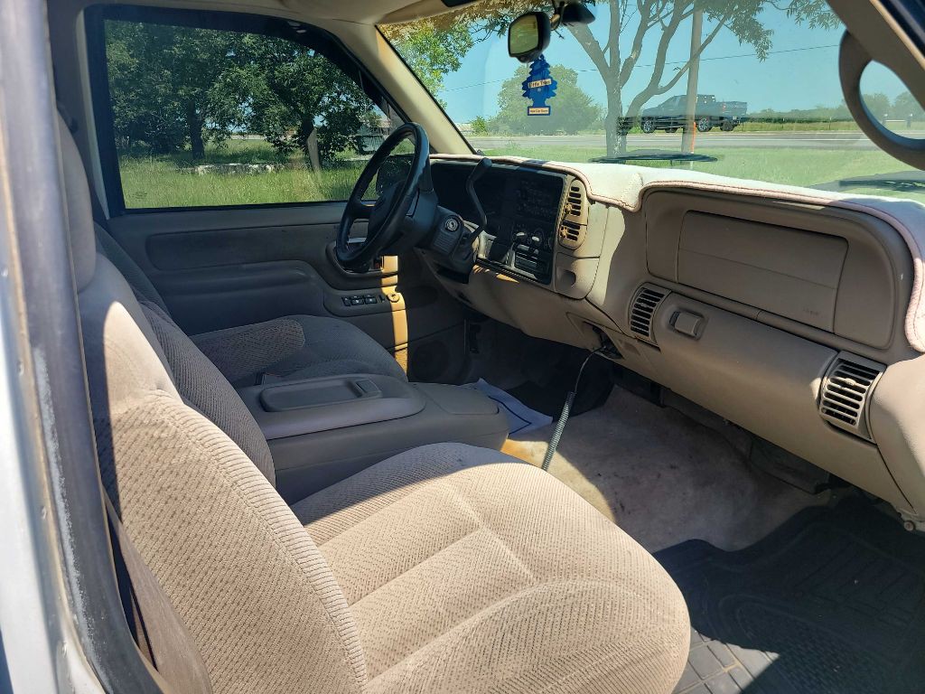 1999 Chevrolet Tahoe Image 20