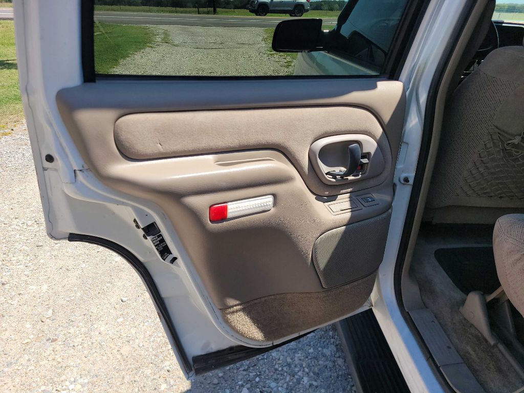 1999 Chevrolet Tahoe Image 21
