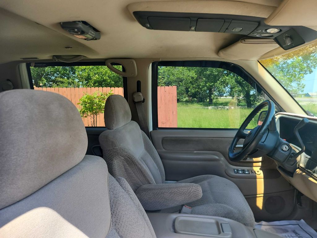 1999 Chevrolet Tahoe Image 23