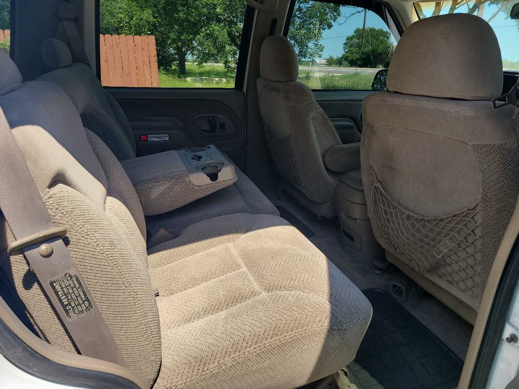 1999 Chevrolet Tahoe Image 24