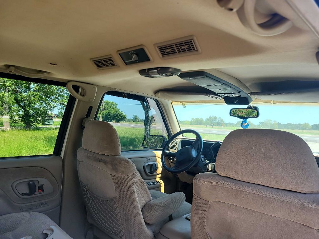 1999 Chevrolet Tahoe Image 26