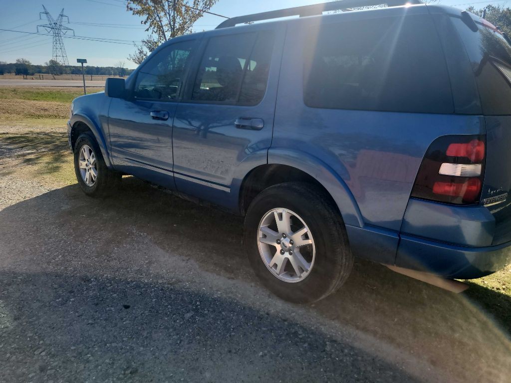 2009 Ford Explorer Image 2