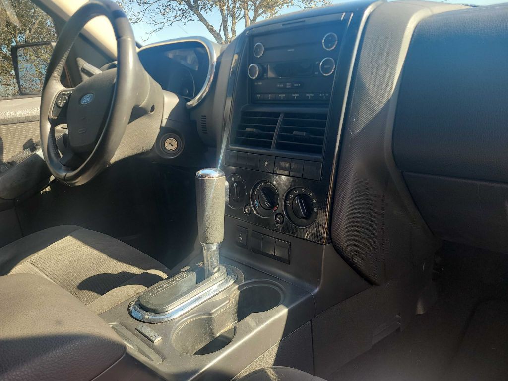 2009 Ford Explorer Image 17