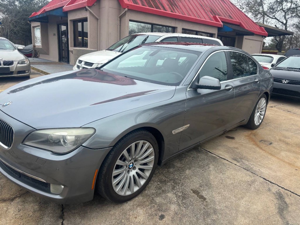 2012 BMW 7 Series Image 2