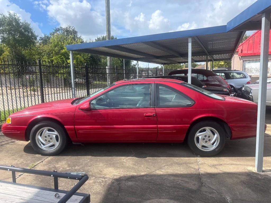 1996 Ford Thunderbird Image 4