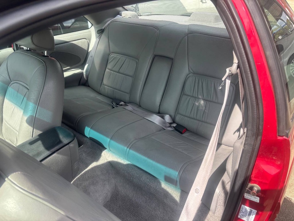 1996 Ford Thunderbird Image 5