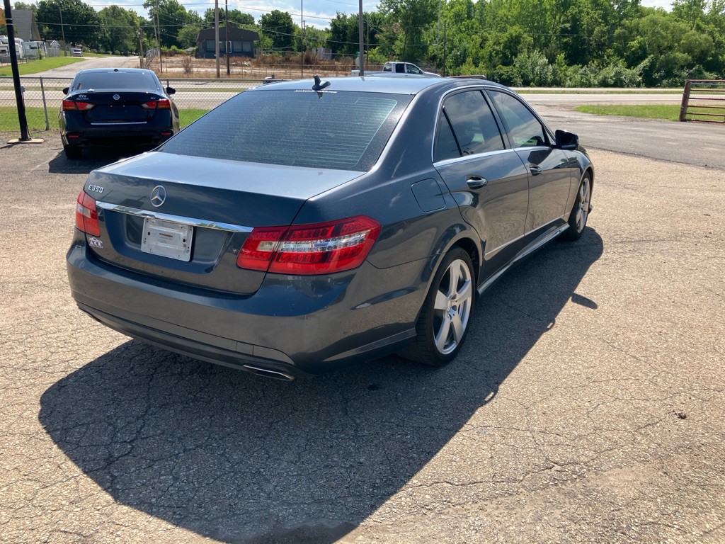 2011 Mercedes-Benz E-Class Image 3