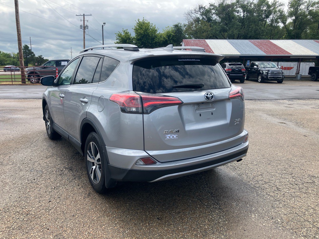 2018 Toyota Rav4 Image 2