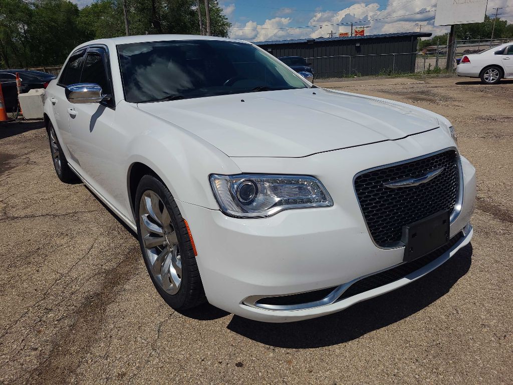 2017 Chrysler 300 Image 1