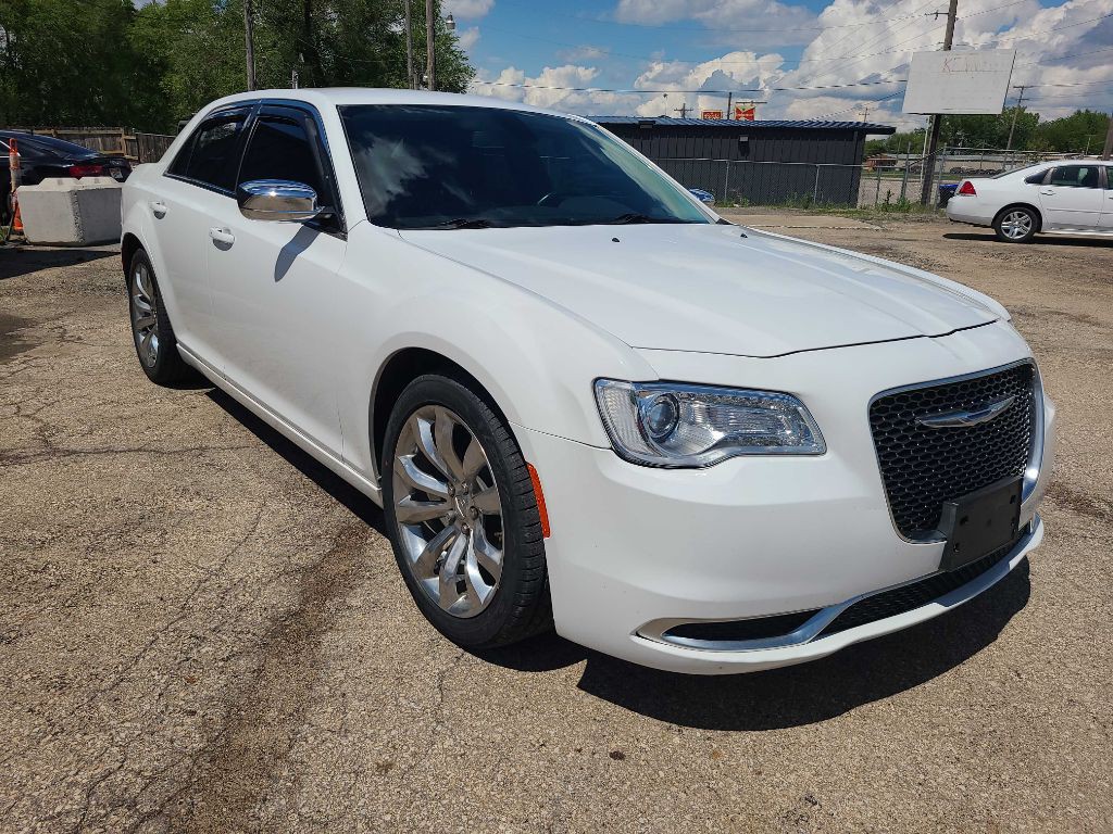 2017 Chrysler 300 Image 6