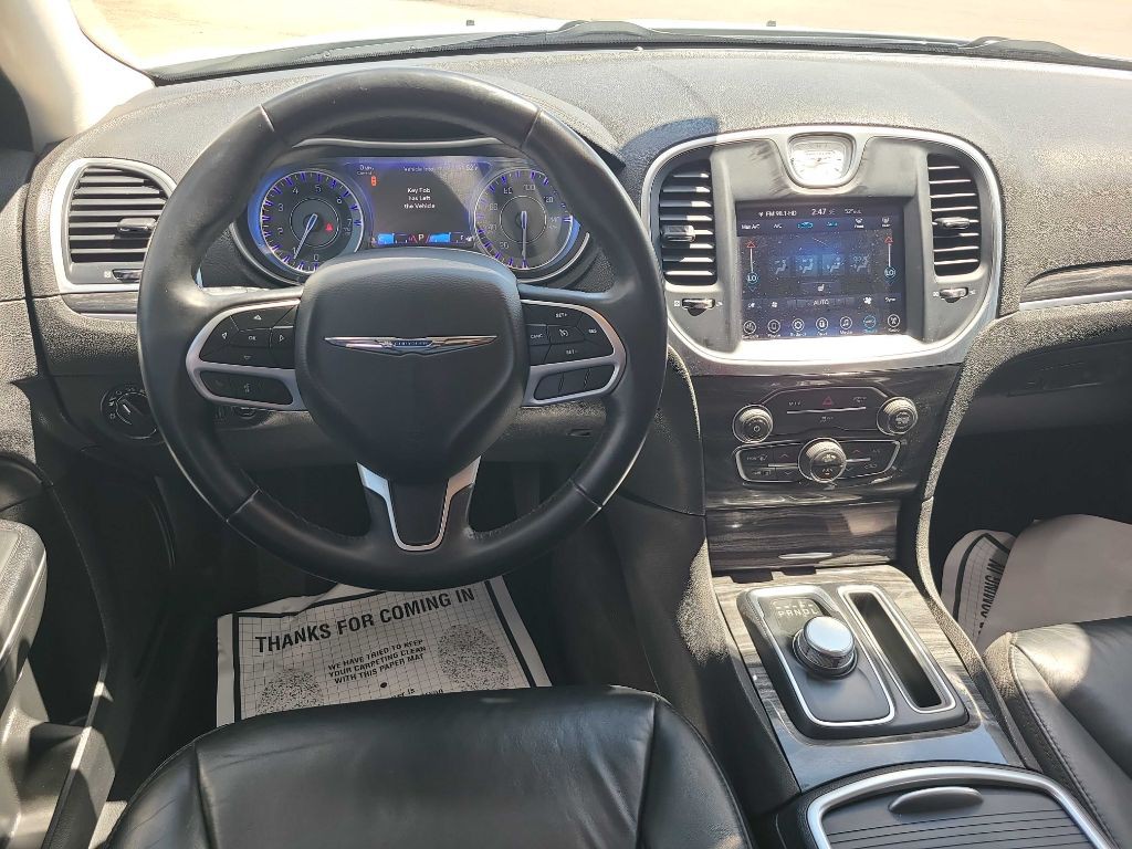 2017 Chrysler 300 Image 10