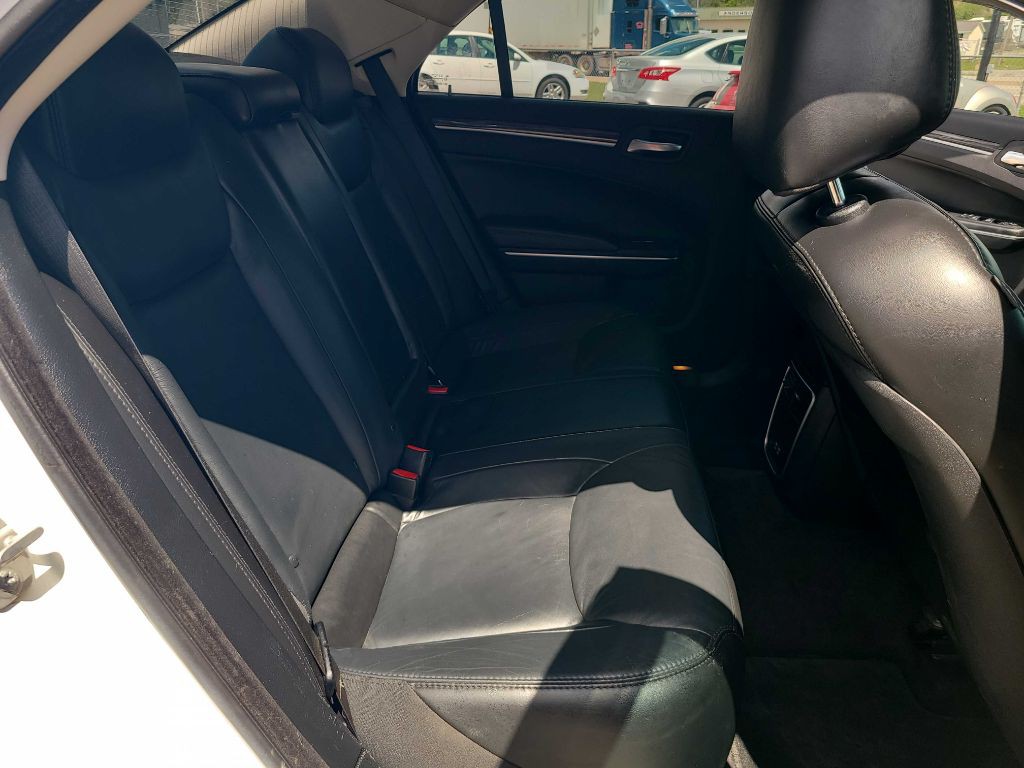 2017 Chrysler 300 Image 17