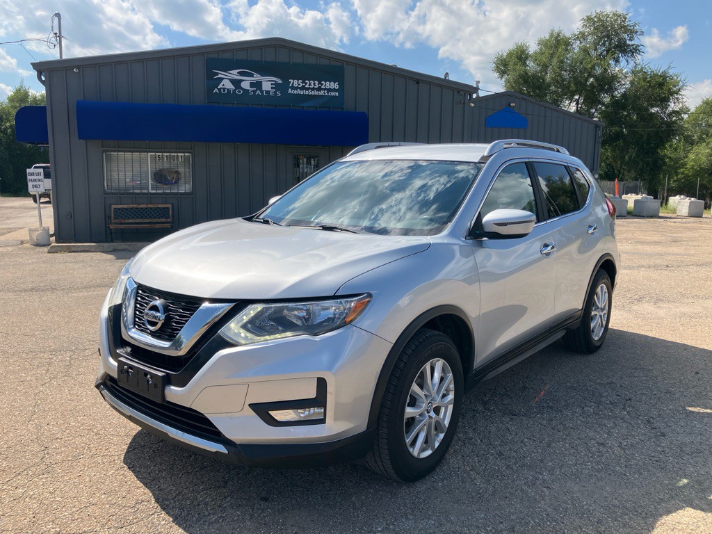 2017 Nissan Rogue Image 1