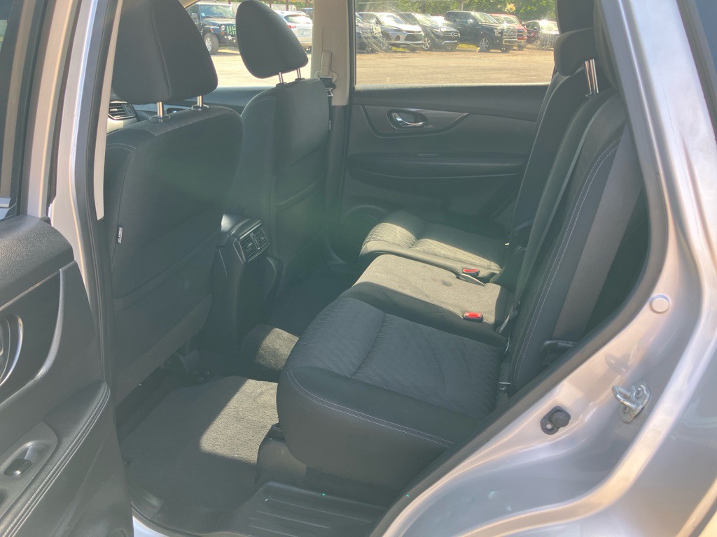 2017 Nissan Rogue Image 9