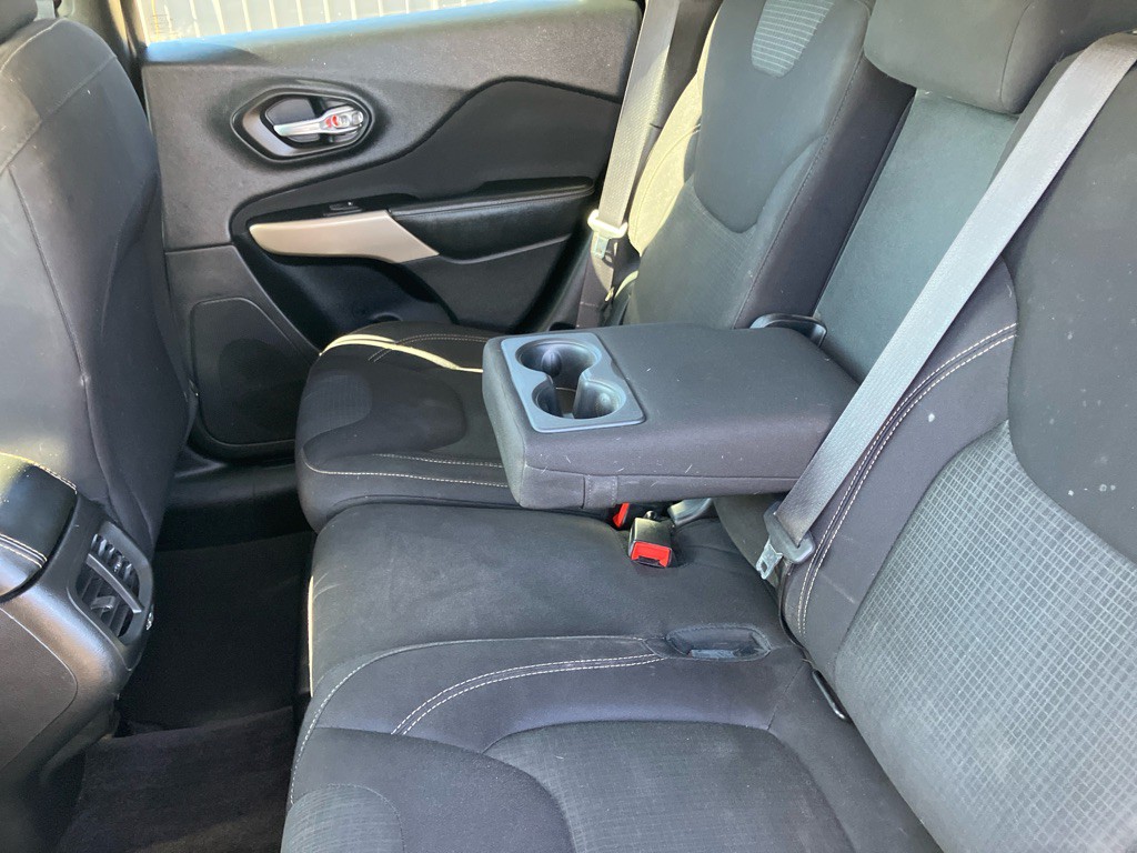 2017 Jeep Cherokee Image 12