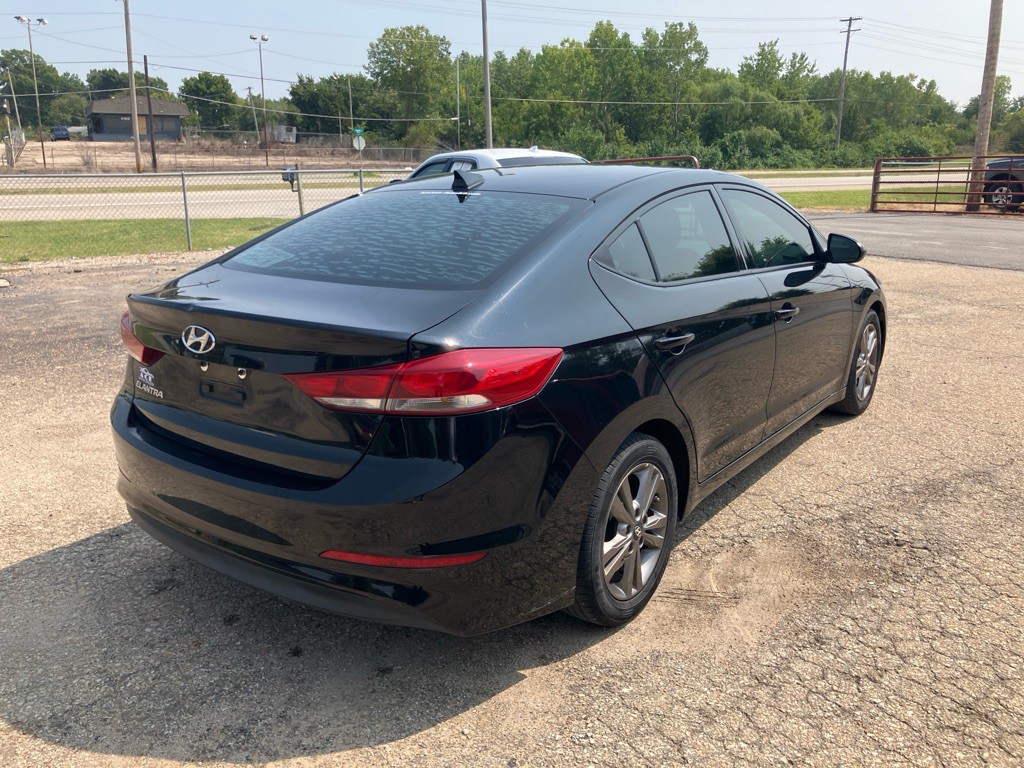 2017 Hyundai Elantra Image 3