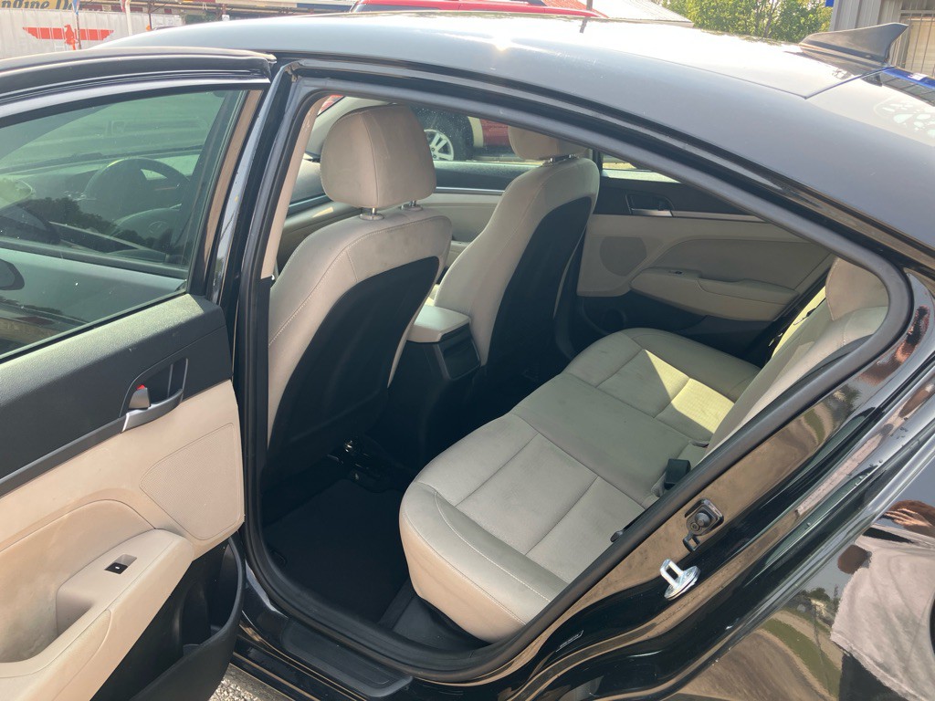 2017 Hyundai Elantra Image 7