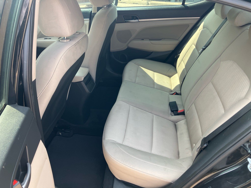 2017 Hyundai Elantra Image 8