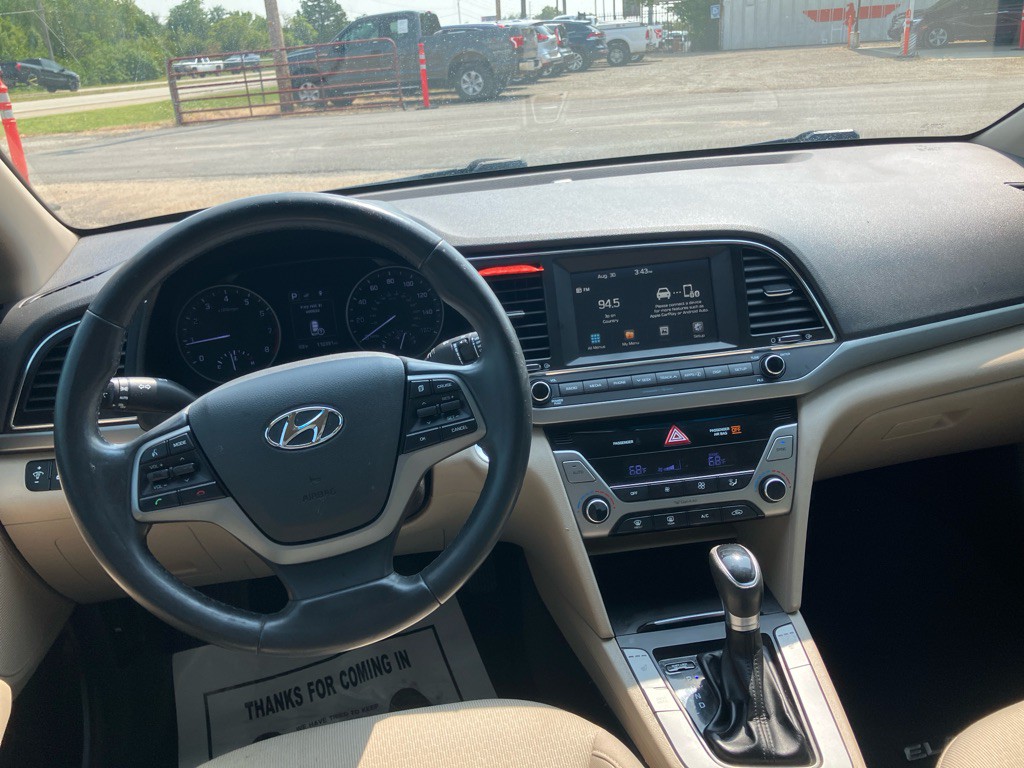 2017 Hyundai Elantra Image 9