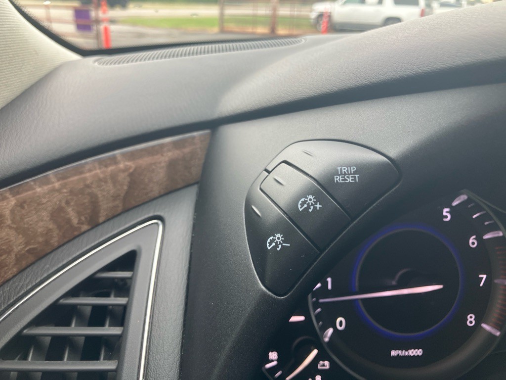 2016 INFINITI QX80 Image 21