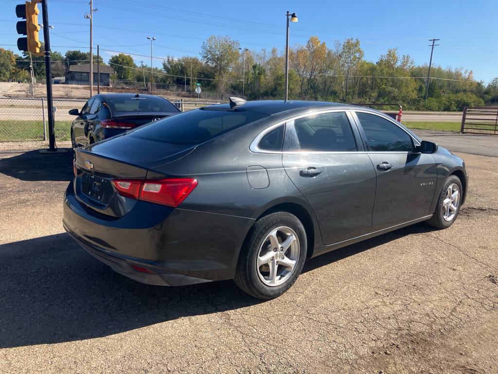 2017 Chevrolet Malibu Image 3