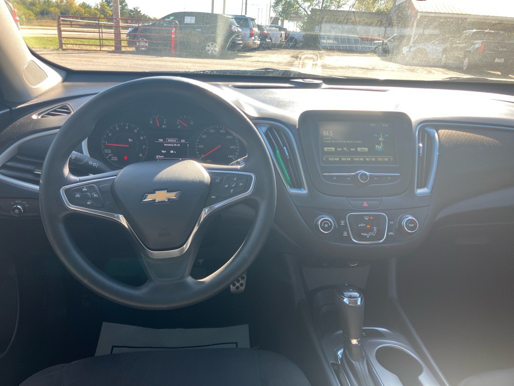 2017 Chevrolet Malibu Image 6