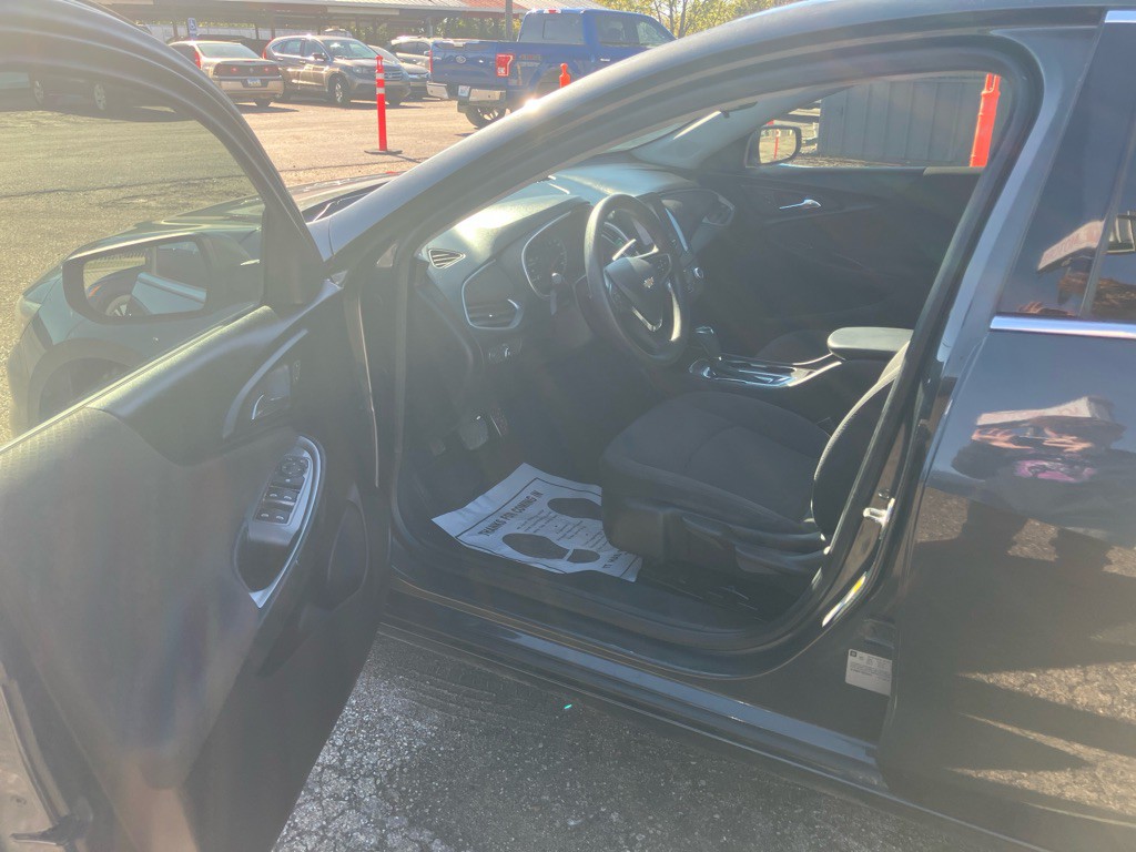 2017 Chevrolet Malibu Image 9