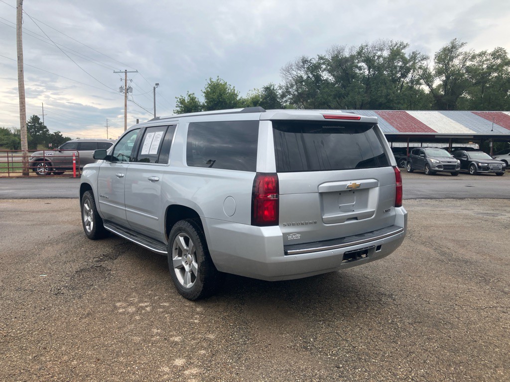 2018 Chevrolet Suburban Image 2