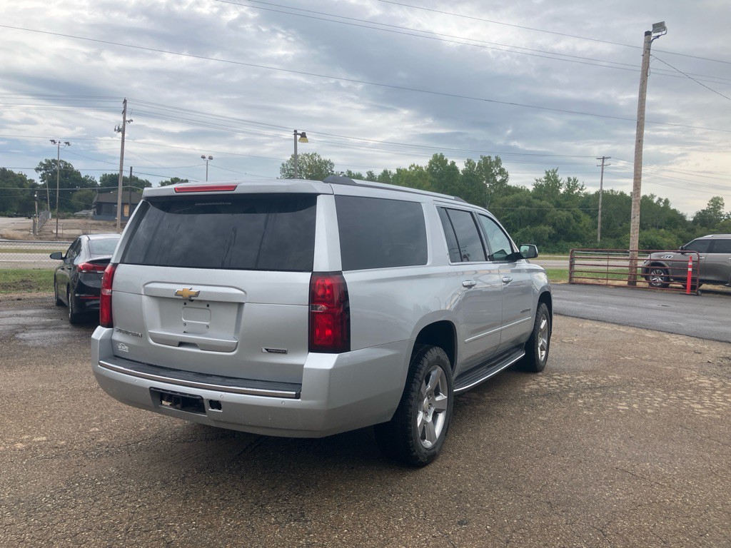 2018 Chevrolet Suburban Image 3