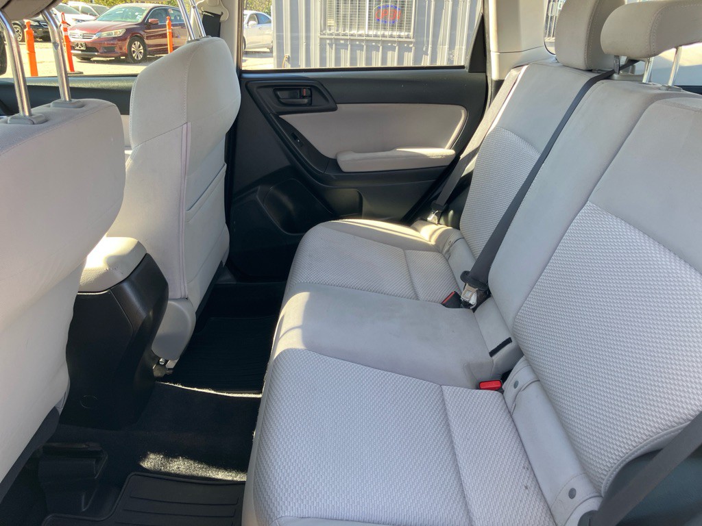 2014 Subaru Forester Image 9