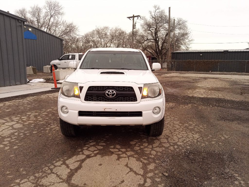 2011 Toyota Tacoma Image 2