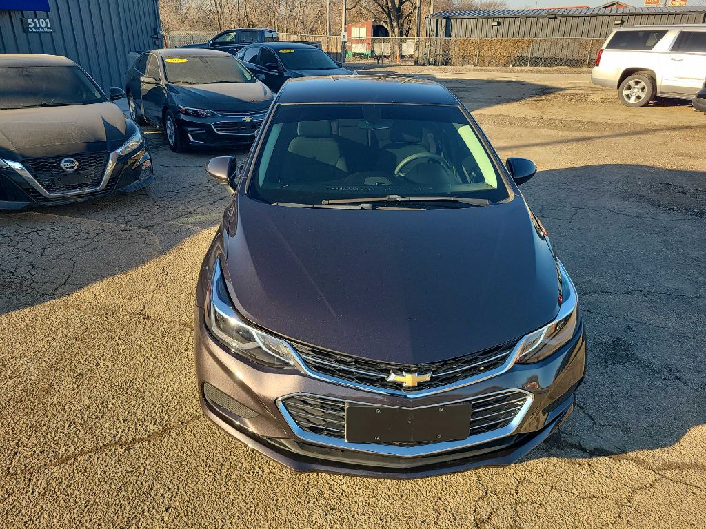 2017 Chevrolet Cruze Image 2