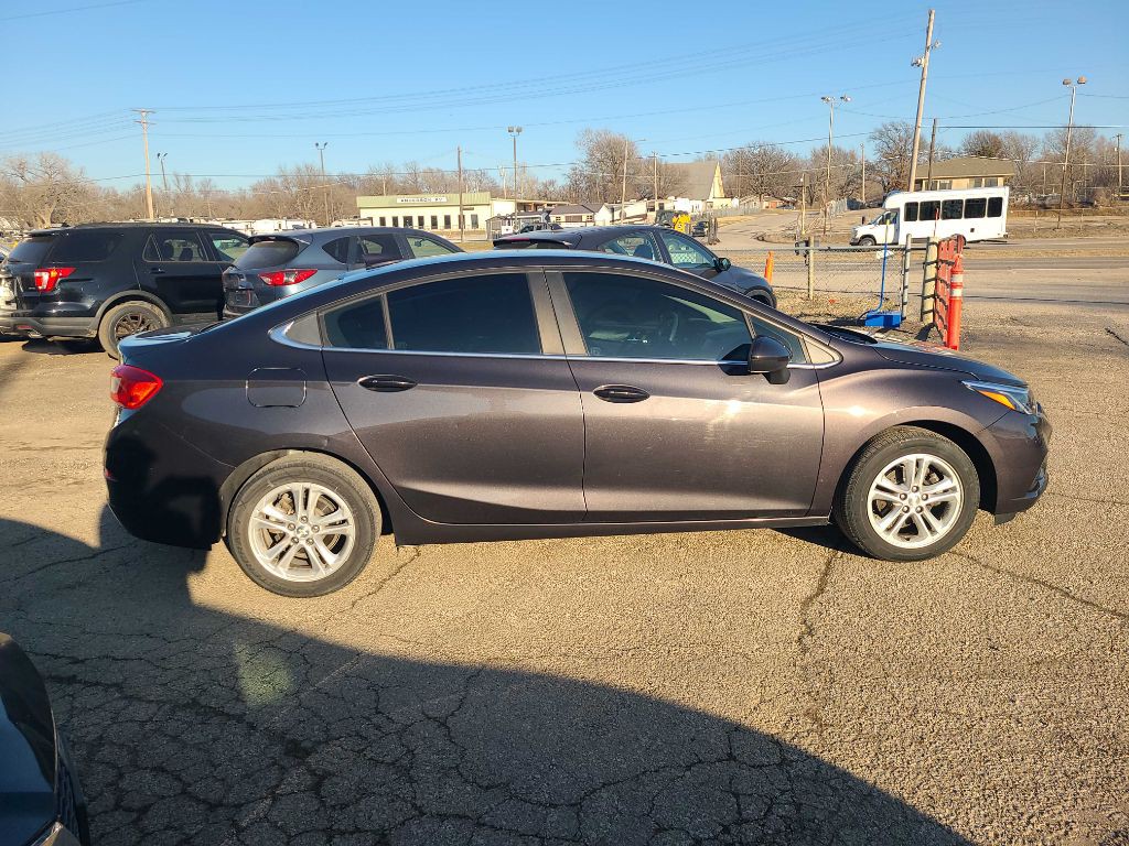 2017 Chevrolet Cruze Image 3