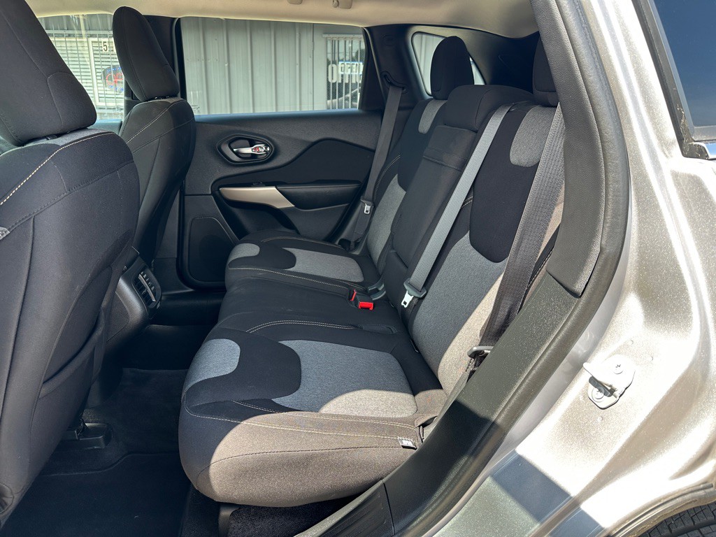 2018 Jeep Cherokee Image 10