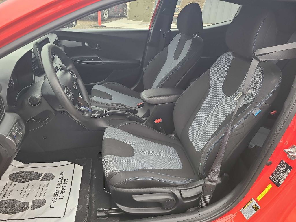 2020 Hyundai Veloster Image 8