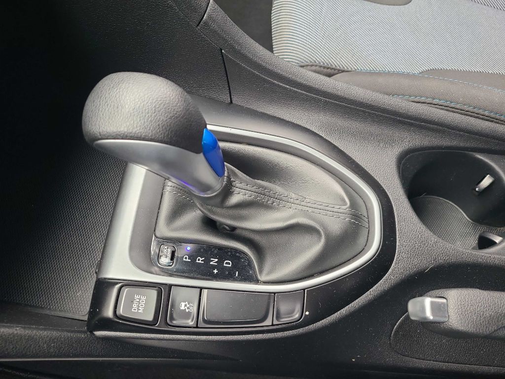 2020 Hyundai Veloster Image 13