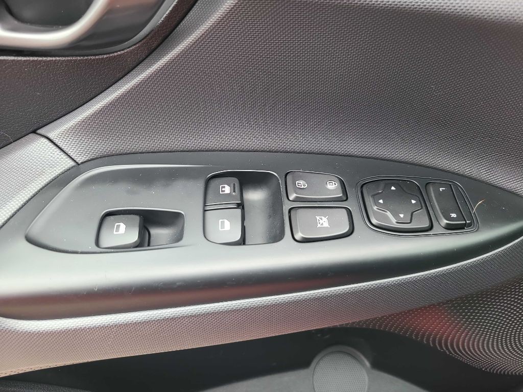 2020 Hyundai Veloster Image 14