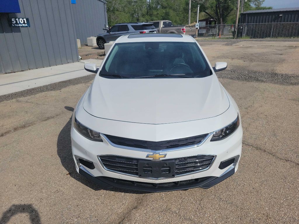 2017 Chevrolet Malibu Image 2