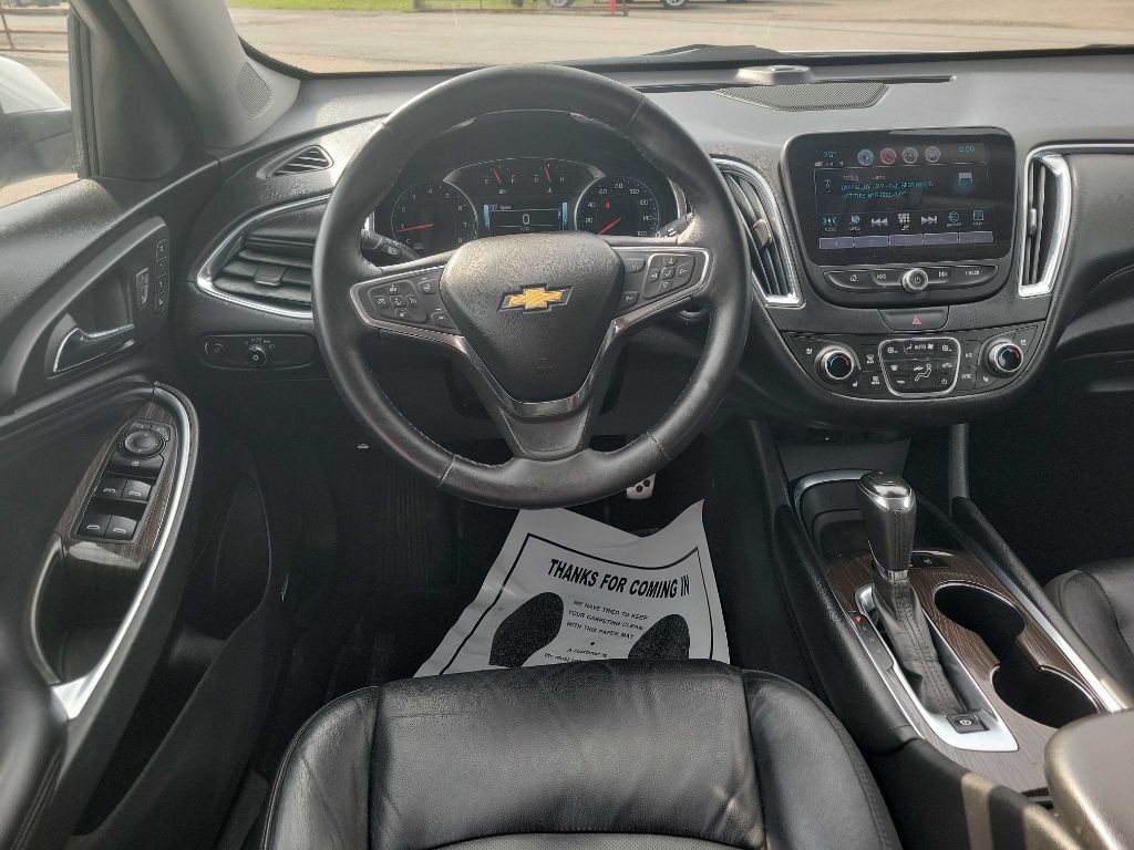 2017 Chevrolet Malibu Image 9