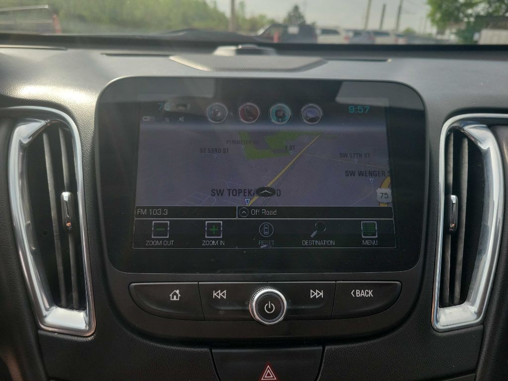 2017 Chevrolet Malibu Image 14